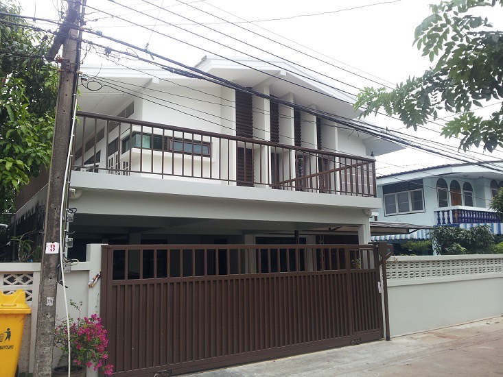 บ้าน บ้านเดี่ยวใกล้รถไฟฟ้าห้วยขวาง 4นอน3น้ำ 50000 THAI BAHT   เดินทางง่าย