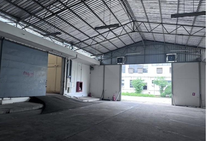 ให้เช่าโกดัง พื้นที่ 1,700-2,000 ตรม ติดถนนเทพารักษ์ ติดรถไฟฟ้าสายสีเหลือง สถานี ทิพวัล
