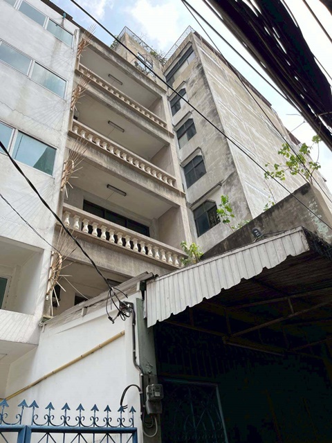 ให้เช่าตึกแถว 4.5 ชั้น ทรงวาด MRTวัดมังกรเพียง 499ม. ย่านสำเพ็ง เยาวราช Chinatown โกดัง คาเฟ่ หรือโฮสเทล 290 ตร.ม. 22ตร.วา