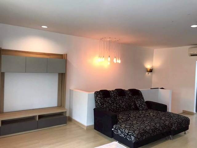 จดทะเบียนได้ โลตัส เซ็นทรัล รามอินทรา 3.2กม.ให้เช่าทาวน์โฮม 3 ชั้น 3นอน เกษตร-นวมินทร์ 160 ตร.ม. 4แอร์  กว้าง 5ม. 25ตรว. ลาดปลาเค้า 850ม.