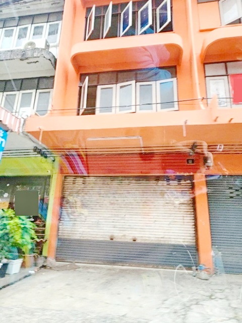 ตลาดโกสุมรวมใจ 1.5 กม. MRT แจ้งวัฒนะ 14 2.4 กม.ให้เช่าอาคาร 3ชั้น มีดาดฟ้า 19ตร.วา.210 ตร.ม.ติดถนนใหญ่  รร.เทคนิคดอนเมือง 2.3 กม.