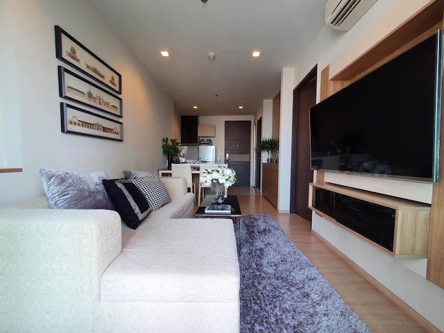 Rhythm Sathorn Clean safe comfortable 11th floor BTS Saphan Taksin