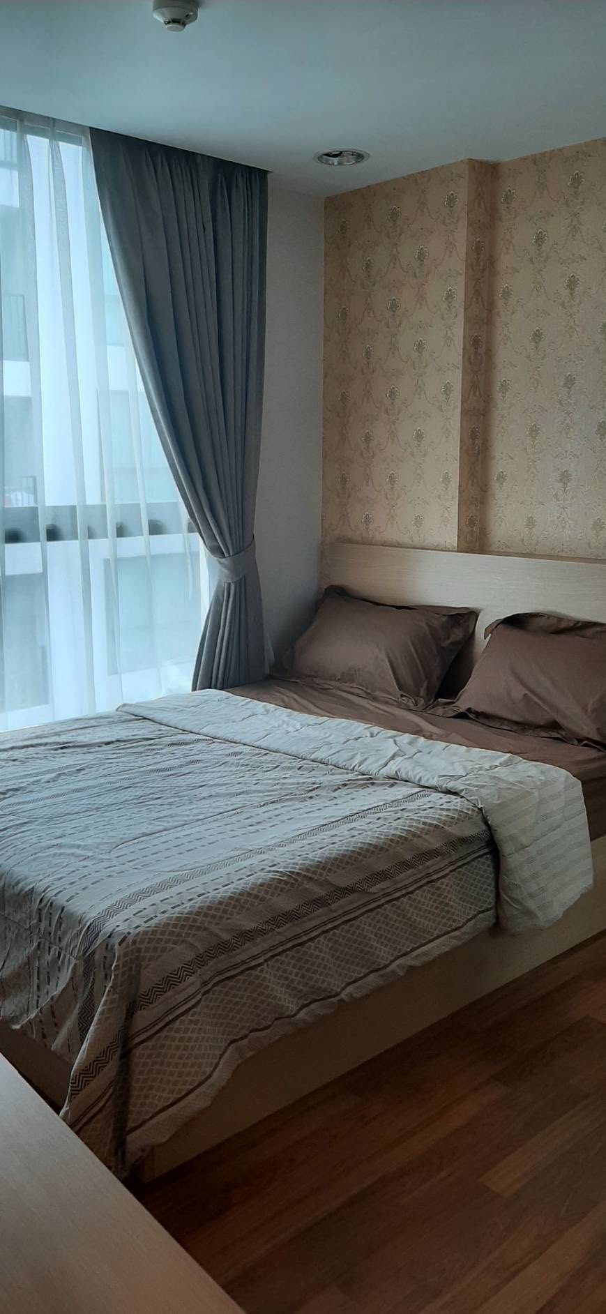 Zenith Place Sukhumvit 42 comfortable clean convenient 5th floor BTS Ekkamai