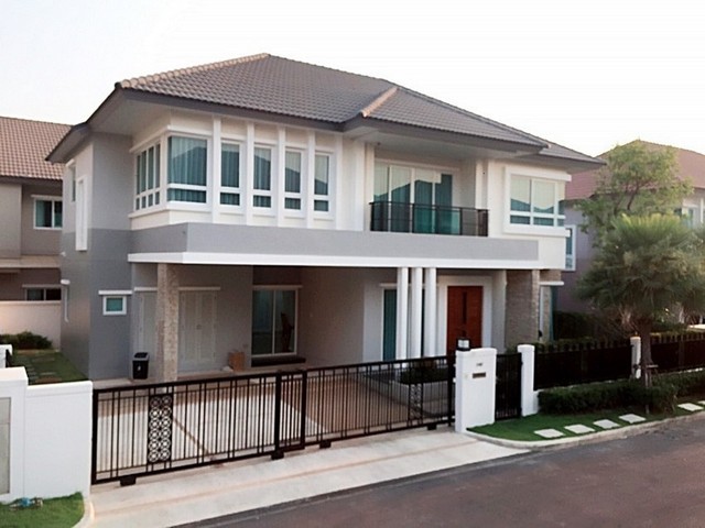 ให้เช่าบ้านเดี่ยว โครงการ แกรนด์ บางกอก บูเลอวาร์ด พระราม 9-ศรีนครินทร์   ย่านกรุงเทพกรีฑา ใกล้ทางพิเศษมอเตอร์เวย์ , กาญจนาภิเษก