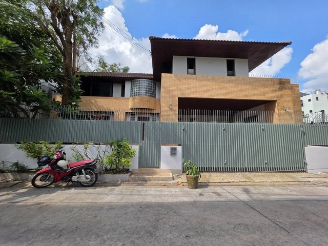 ให้เช่าบ้าน  ใกล้ รร. นานาชาติ Regent, KIS, SISB  ใกล้ MRT สุทธิสาร โซนห้วยขวาง รัชดา พระราม9