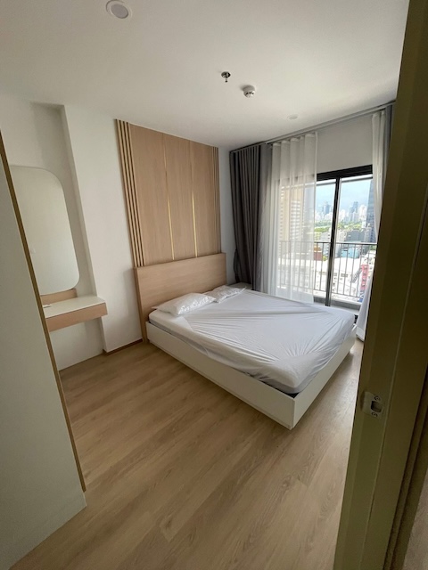 Life Rama 4 Asoke Private clean quiet 12th floor MRT Khlong Toei