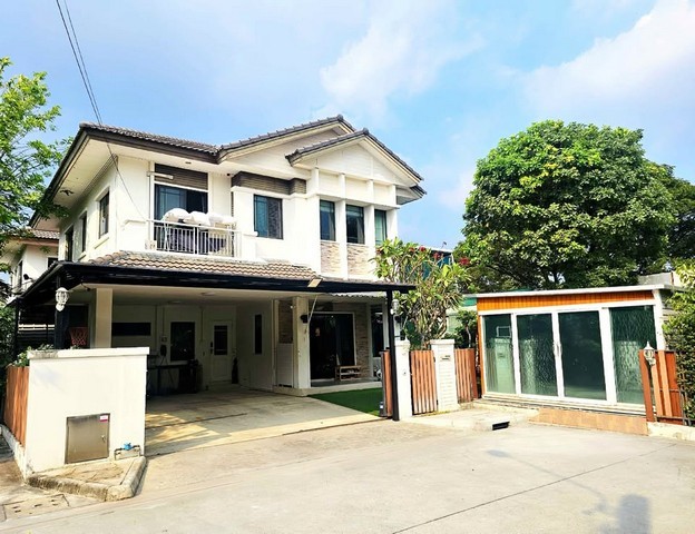 ให้เช่าบ้านเดี่ยวหมู่บ้านมัณฑนา เลค วัชรพล ใกล้ทางด่วนรามอินทรา-อาจณรงค์  โครงการมีทะเลสาบ ย่านสุขาภิบาล5 ใกล้ตลาดวงศกร และ ตลาดออเงิน  