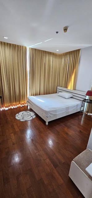 The Prime 11 spacious safe clean 11th floor BTS Nana