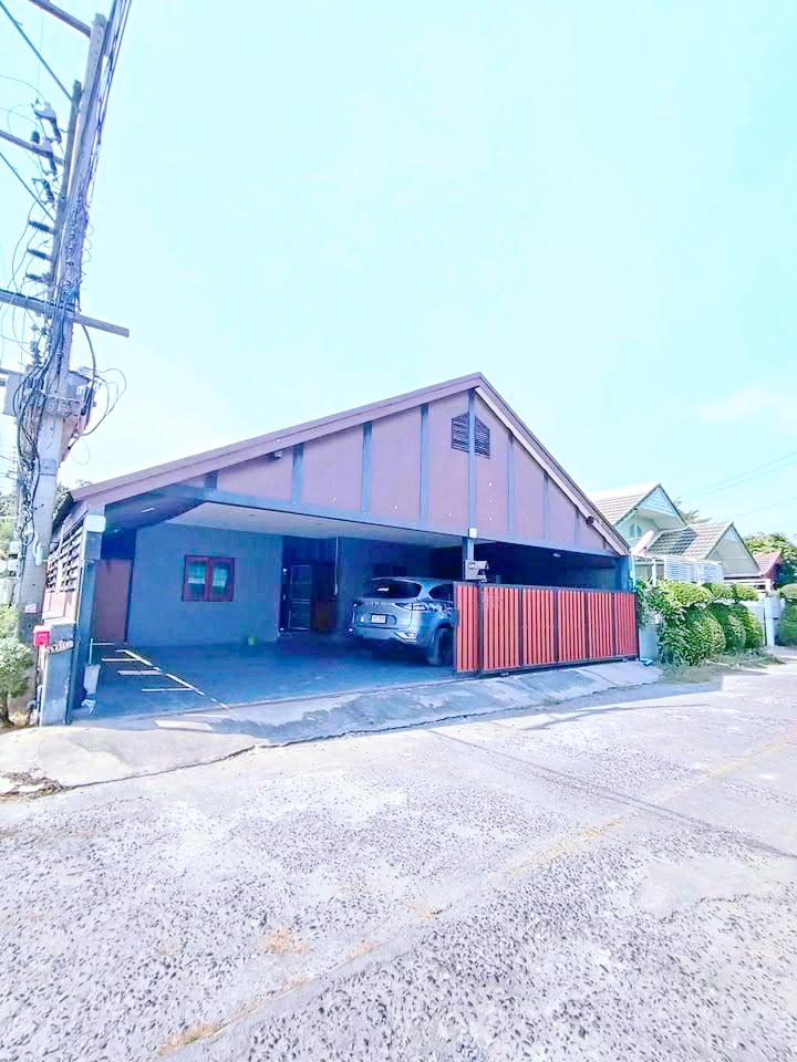 คลอง5 ธัญบุรี บ้านเดี่ยว มาร์เก็ตวิลเลจ รังสิต 2.9 กม. ​ หลังมุม 50 ตร.วา.200 ตร.ม.รร.นานาชาติสยาม 4.2 กม. 3 นอน 3 น้ำ 