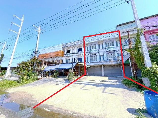 พัทยา 3.5 กม.ให้เช่าอาคารพาณิชย์ 3 ชั้น 2คูหา ติดถนนใหญ่ ร้านค้า  มีดาดฟ้า 5 น้ำ 1,380 ตร.ม. ที่ดินด้านหลังเกือบไร่ หรือ 345 ตร.วา.  6 นอน