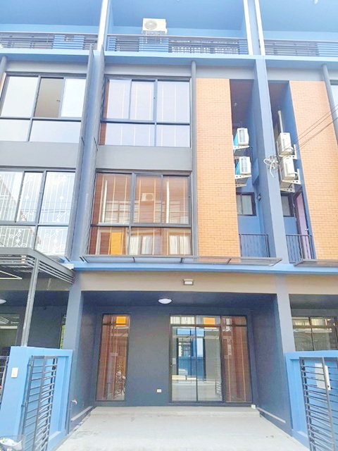 โรงเรียนนานาชาติ ISB 3.1 กม  จดทะเบียนได้ แจ้งวัฒนะ31-37 BTSศรีรัช 450ม. โฮมออฟฟิศ 3.5 ชั้น  22ตรว. 282ตรม. แอร์ ครบ ทุกห้อง 4นอน 4น้ำ 
