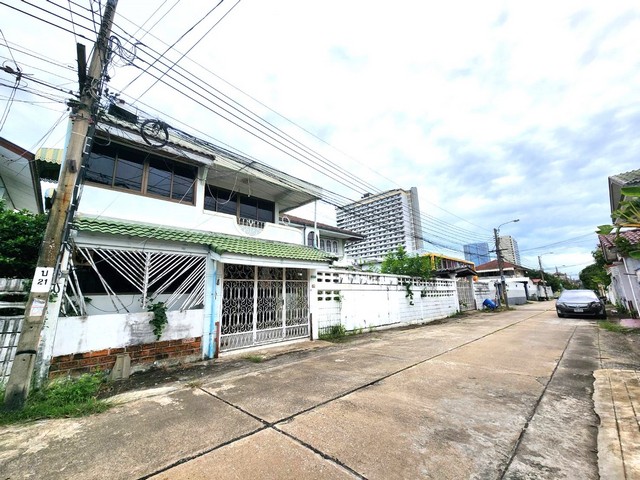บ้าน - 8900000 thb 4นอน พื้นที่ =  12 ตร.วา 1 NGAN 0 Rai ใกล้กับ ไบเทคบางนา ทำเลดีเยี่ยม ทำเลใกล้ทางด่วน