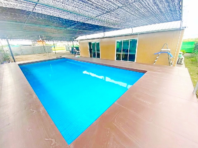 APL สุวรรณภูมิ 2.2 กม ม.พระจอมเกล้าลาดกระบัง 4กม.หลวงแพ่ง 182 ตร.วา. ให้เช่า Pool Villa บ้าน 6 แอร์ 4 นอน  เฟอร์ เครื่องใช้ไฟฟ้าครบ4 น้ำ