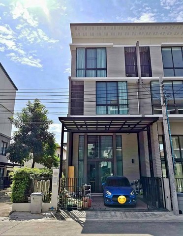 ให้เช่าทาวโฮมหลังมุม ใกล้รถไฟฟ้าสายสีเหลืองกลันตัน, Airport link หัวหมาก ศรีนครินทร์24 , อ่อนนุช39 พาทิโอ พัฒนาการ32 เข้า-ออกได้หลายเส้นทาง