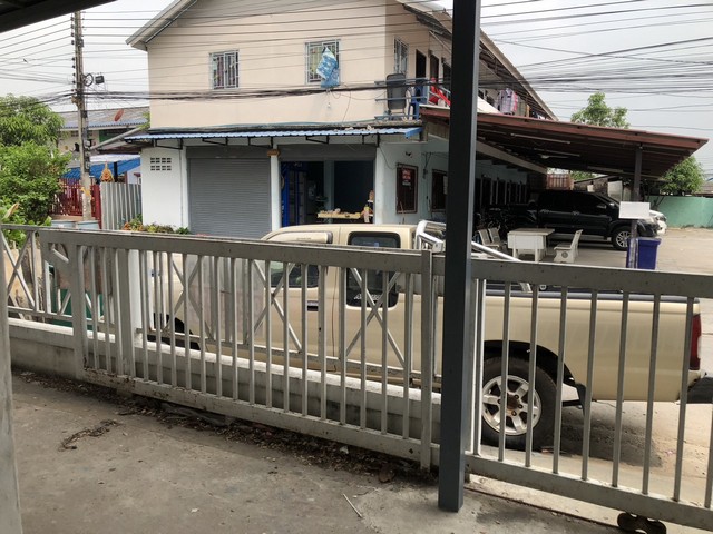 อย่าพลาดดีลเด็ดโปรดี ทรัพย์อสิงห์หา ที่ดินอ.เมือง จ.ปทุม  60 วา  9ห้องชั้นเดียว  พร้อมให้เช่าอยู่ แถว ม.รังสิต อ.เมือง ปทุม 2.8ลบ. 60วา 