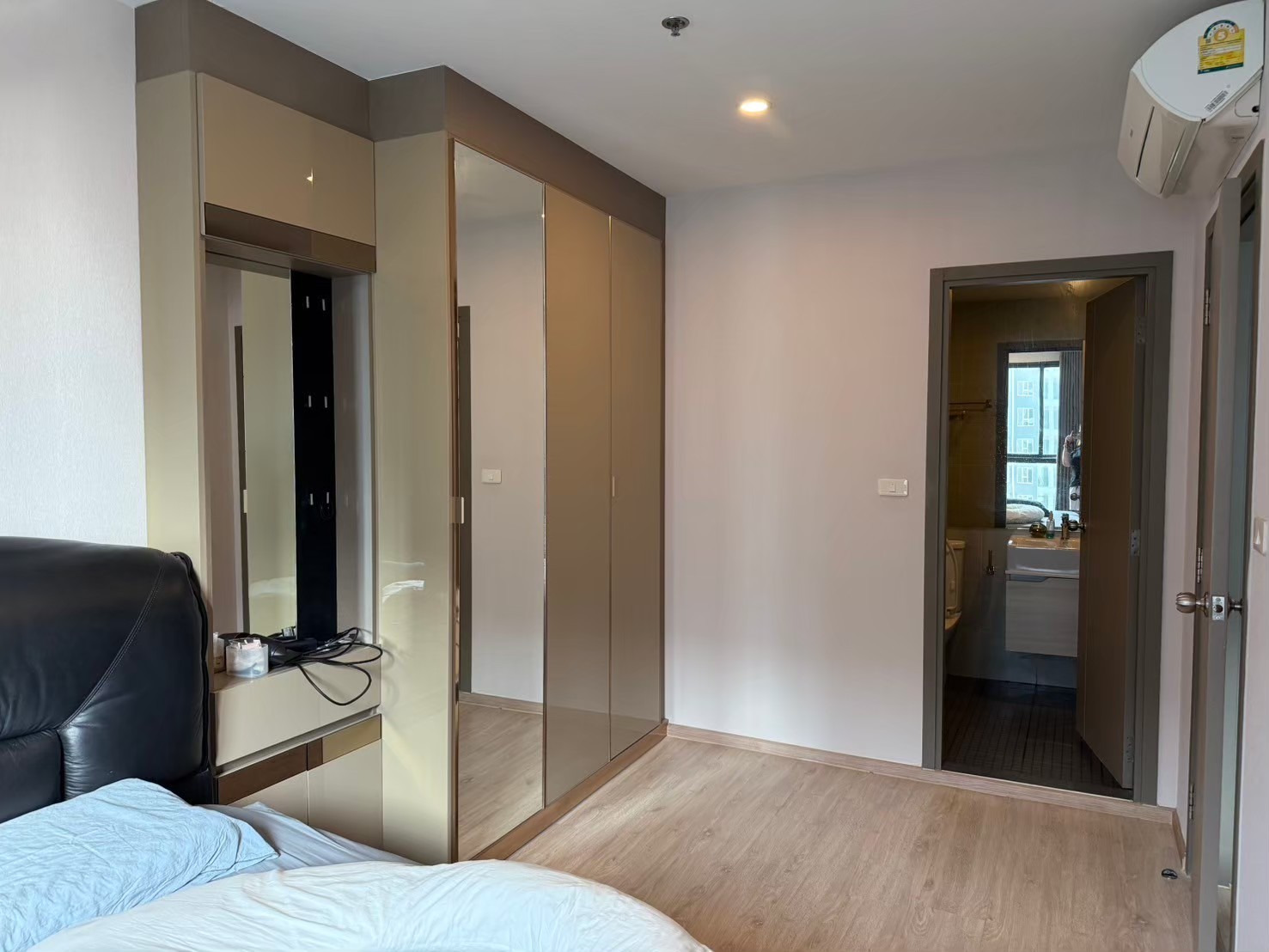 Ideo O2 safe convenient beautiful view 21st floor BTS Bangna