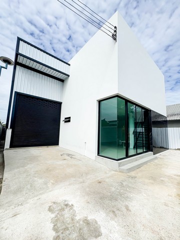 ให้เช่าโกดังพร้อมออฟฟิศ 300 ตารางเมตร พัฒนาชนบท ใกล้กรุงเทพกรีฑา แขวงคลองสองต้นนุ่น เขตลาดกระบัง