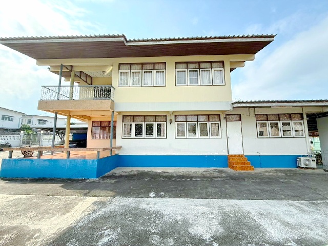 รับฝากสินค้า ให้เช่าบ้าน 2 ชั้น รีโนเวทใหม่ ต่อเติม บิวท์อินท์ 50 ตร.ม.15 ตร.วา. ของใช้ภายในบ้าน เฟอร์นิเจอร์ซ.เพชรเกษม 61-65