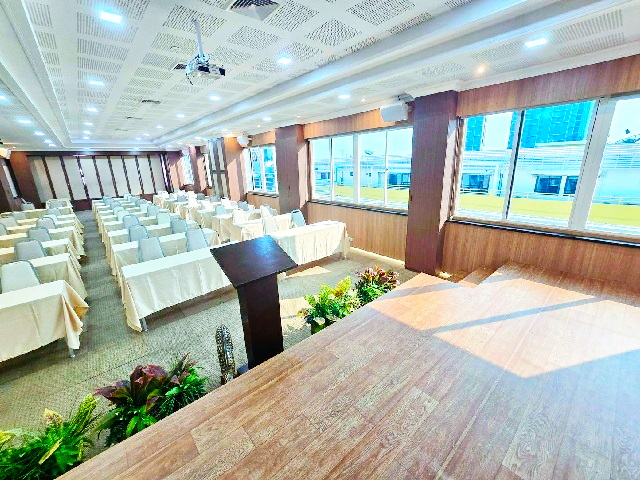 BTS อ่อนนุช บางจาก 1กม.ให้เช่าห้องประชุม 260 ตร.ม. 180 ท่าน ลานกว้างแบบโอเพ่นแอร์  รร.นานาชาติเวลล์ส  400 ม.