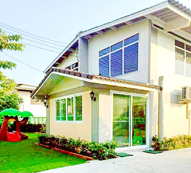 ARL บ้านทับช้าง 3.5 กม คฤหาสน์ 2 ชั้น 1ไร่  รร.นานาชาติแอสคอท 2.5 กม. สิ่งอำนวยครบครัน 3 นอน 3 น้ำ  ตลาดการเคหะกรุงเทพกรีฑา 1.1 กม.