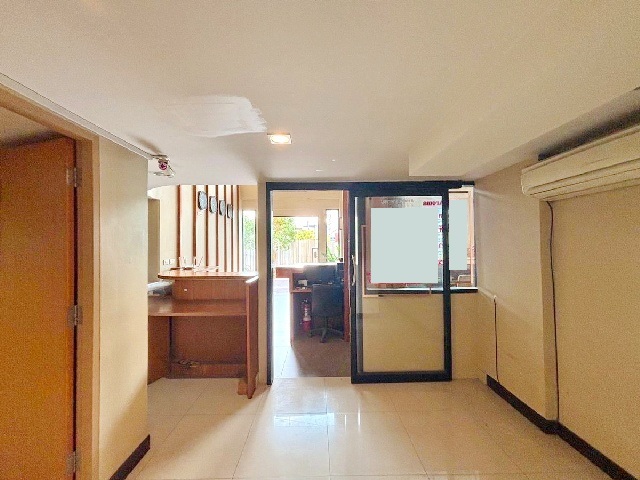 The Mall รามคำแหง 200ม. ARLรามคำแหง 1.1 กม.  พระราม9 ให้เช่าอาคาร 1 ชั้น 44ตร.ม.14ตร.วา.ทำเลดี ริมถนนใหญ่  2นอน  เดอะไนน์ พระราม 9 3.3 กม.