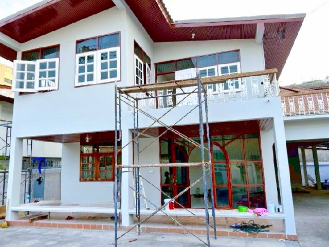 เดอะมอลล์ บางกะปิ 800 ม. 4-5นอน  MRT บางกะปิ 350 ม.ลาดพร้าว 107-111 คฤหาสน์ ให้เช่าบ้านเดี่ยว 2 ชั้น รีโนเวทใหม่ 100 ตร.วา. 330 ตร.ม 3น้ำ