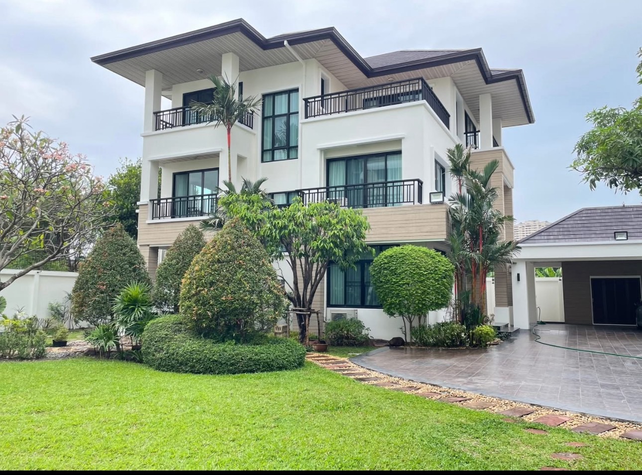 บ้าน บ้านเดี่ยวรัชดา หลังใหญ่ พท. 0 Rai 2 Ngan 10 ตร.วา 4ห้องนอน4น้ำ ไม่ไกลจาก รถไฟฟ้ารัชดาห้วยขวาง NICE! กรุงเทพ