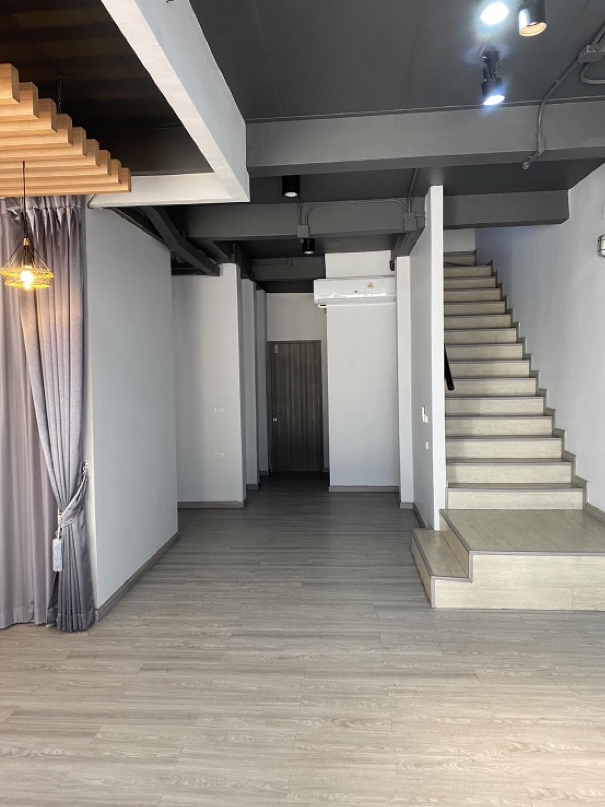 townhome โฮมออฟฟิศขนาดใหญ่ใกล้รถไฟฟ้าอ่อนนุช พื้นที่ 35 SQ.WA 0 ngan 0 RAI 4BEDROOM 70000 บ. ไม่ไกลจาก รถไฟฟ้าอ่อนนุช สภาพดี