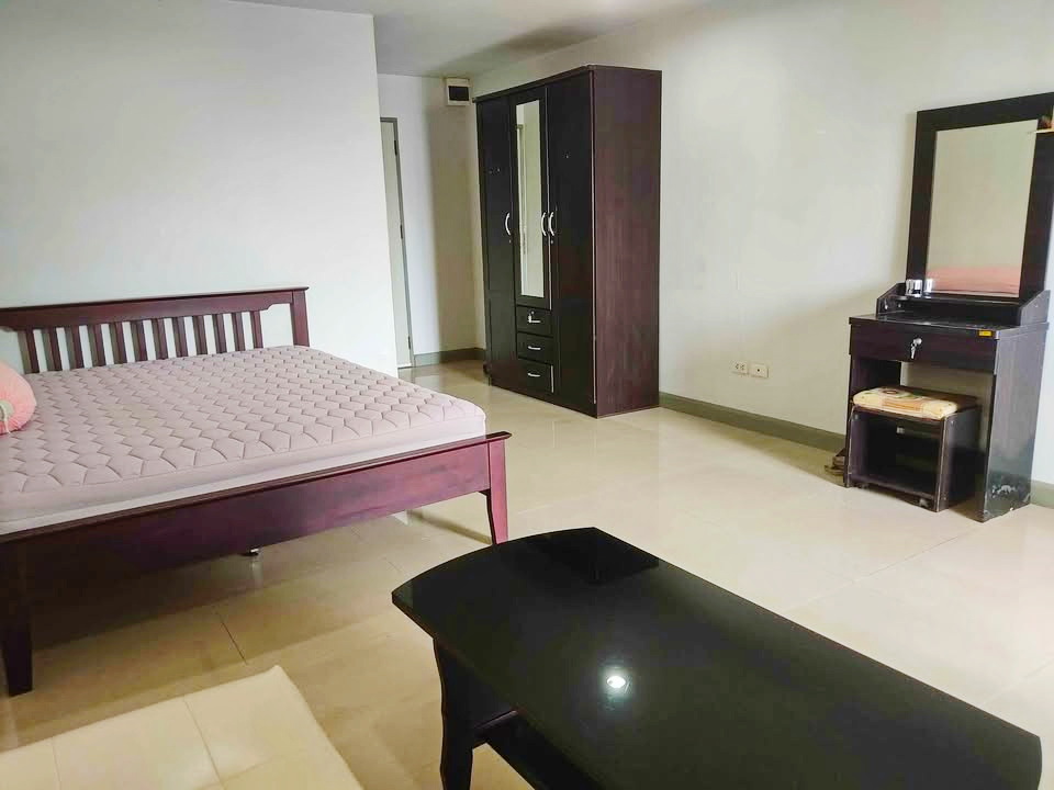 BTS บางจาก 1 กม.ให้เช่าคอนโด รีเจ้นท์ โฮม ชั้น3  รีเจ้นท์ โฮม1-4  32ตร.ม.1นอน พร้อมเฟอร์  รร.นานาชาติเวลล์ส 700 ม. ตลาดพระโขนง 1.5 กม.