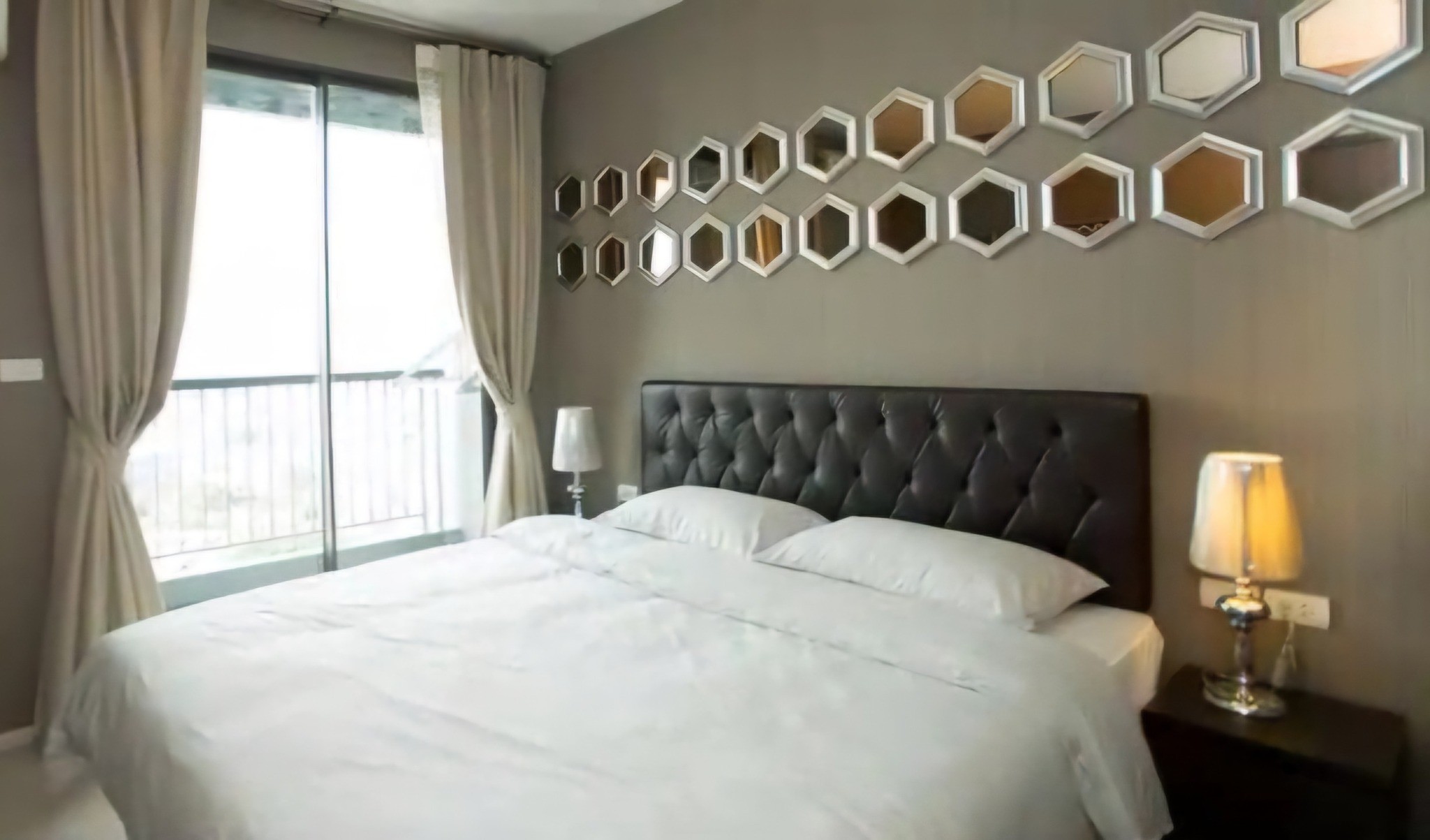 Rhythm Sukhumvit 44 Private comfortable spacious 18th floor BTS Phra Khanong