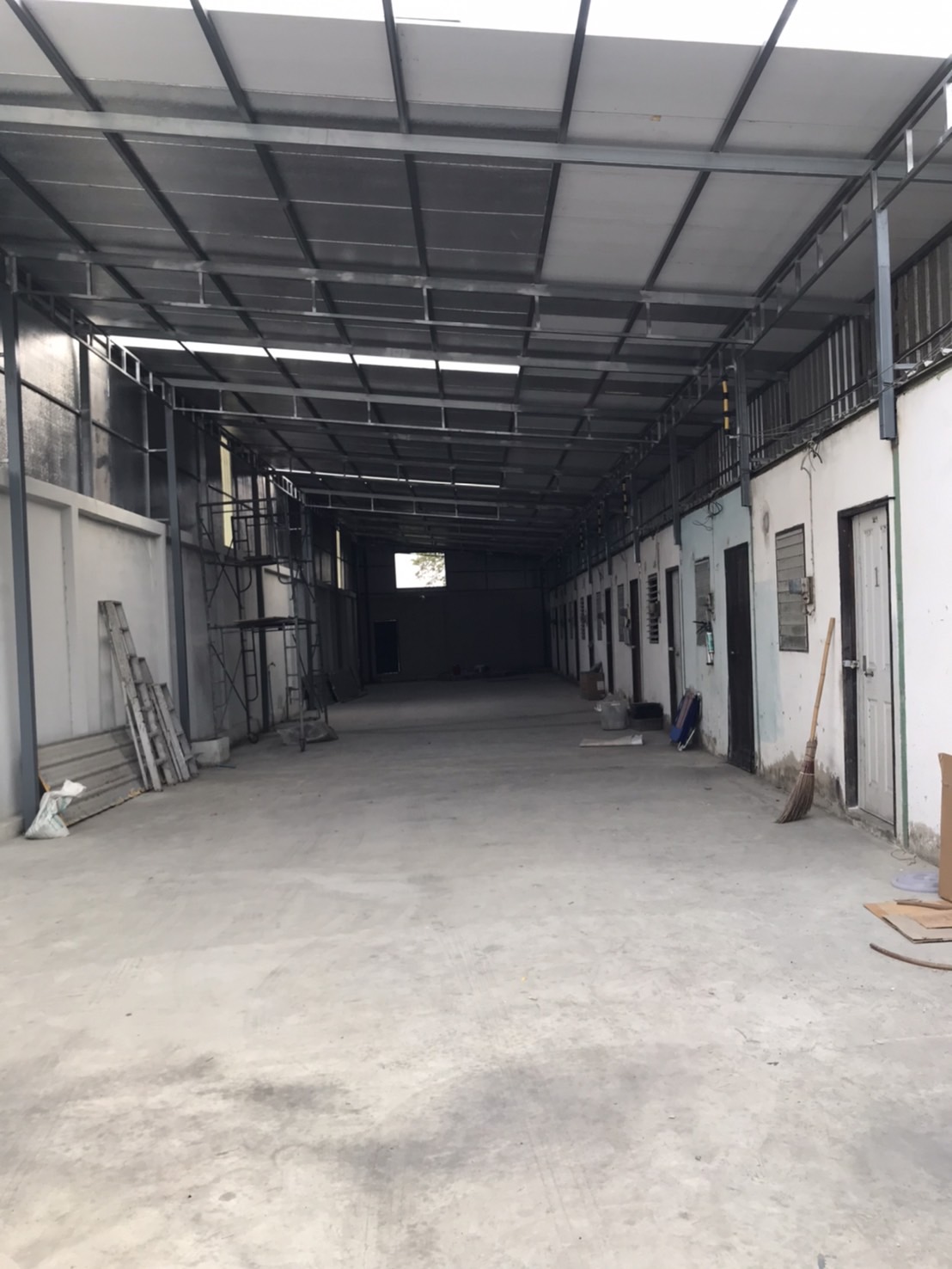 3217 ให้เช่าด่วน! โกดัง - ใกล้ รพ.จุฬารัตน์ 3 อินเตอร์ ,รพ.จุฬารัตน์ 3 อินเตอร์ ,บิ๊กซี บางพลี ขนาดเท่ากับ 0 ไร่ 1 งาน 0 ตร.ว. 20000 BAHT.   Special Stock