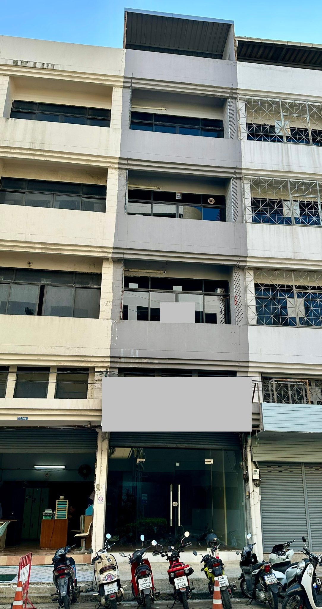 ให้เช่าด่วน ๆ ตึก อาคารพาณิชย์ใกล้รถไฟฟ้าพหลโยธิน เยี่ยม