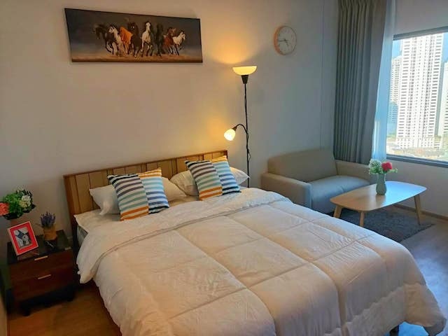 Life Rama 4 Asoke peaceful safe private 24th floor MRT Klongtoei