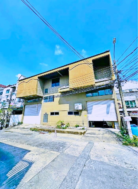 ซ.ลาดพร้าววังหิน 4-12 MRT โชคชัย4 1.2 กม.ให้เช่าอาคารพาณิชย์ 2 ชั้น 2คูหาตีทะลุกัน 55ตร.วา.455 ตร.ม. 4นอน 2น้ำ  ม.ราชภัฏจันทรเกษม 2.2 กม. 