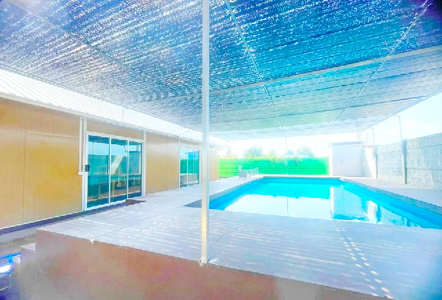 ให้เช่า Pool Villa พระจอมเกล้าลาดกระบัง 4กม. บ้าน 6 แอร์ 4 นอน  ม.APL สุวรรณภูมิ 2.2 กม. หลวงแพ่ง 180 ตร.วา.เฟอร์ เครื่องใช้ไฟฟ้าครบ4 น้ำ