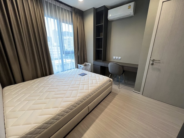 Life Sukhumvit 62 Safe spacious clean 5th floor BTS Bang Chak