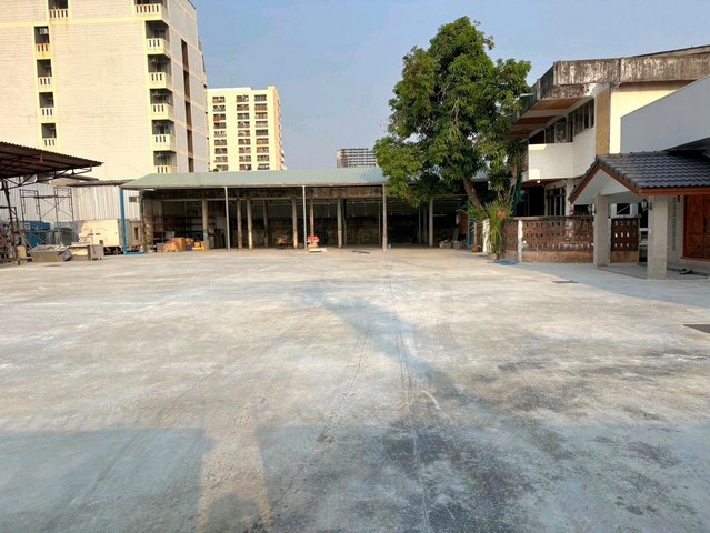 ให้เช่าที่ดินพร้อมอาคาร 1 ชั้น 1,022 ตารางเมตร ซอยเรวดี ถ.ติวานนท์ ใกล้เดอะมอลล์งามวงศ์วาน